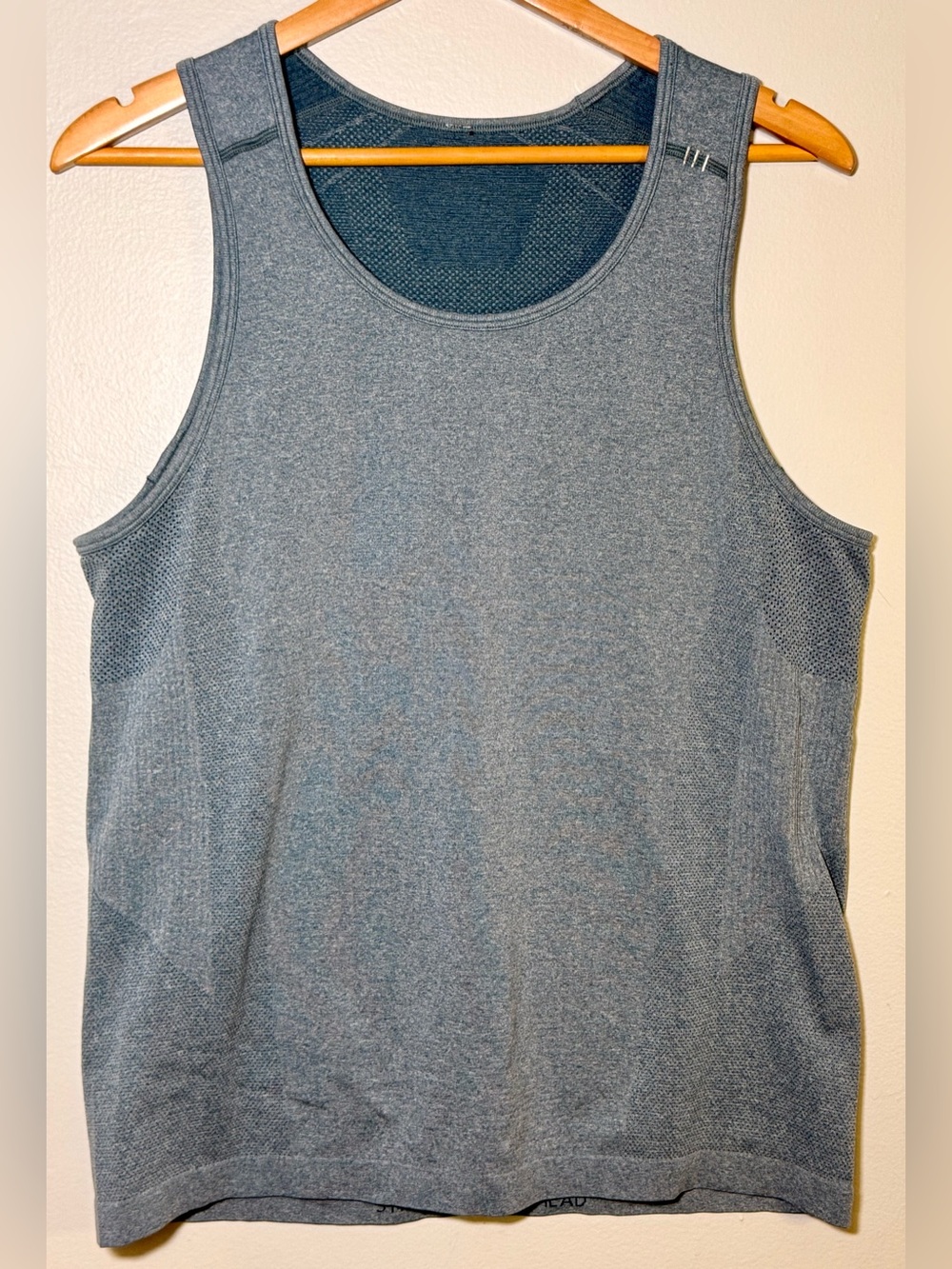 Lululemon Metal Vent Tech Tank Men’s M Green Gray Seamless Workout Top